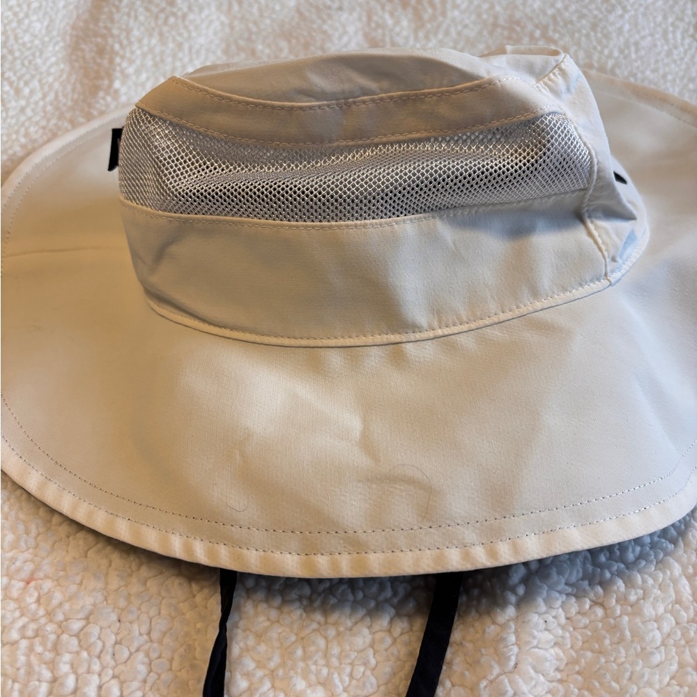 Callaway White Wide-Brim Hat with Black Chin Strap - Picture 3 of 4